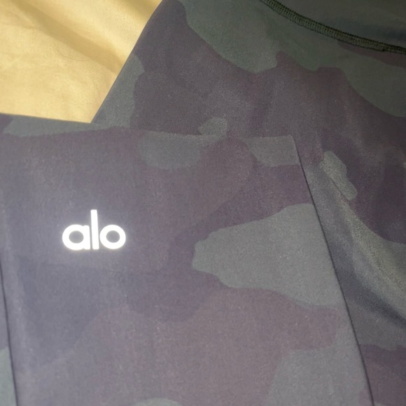Alo leggings size small - Picture 3 of 3